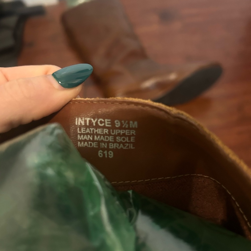 Boots - Picture 5 of 5